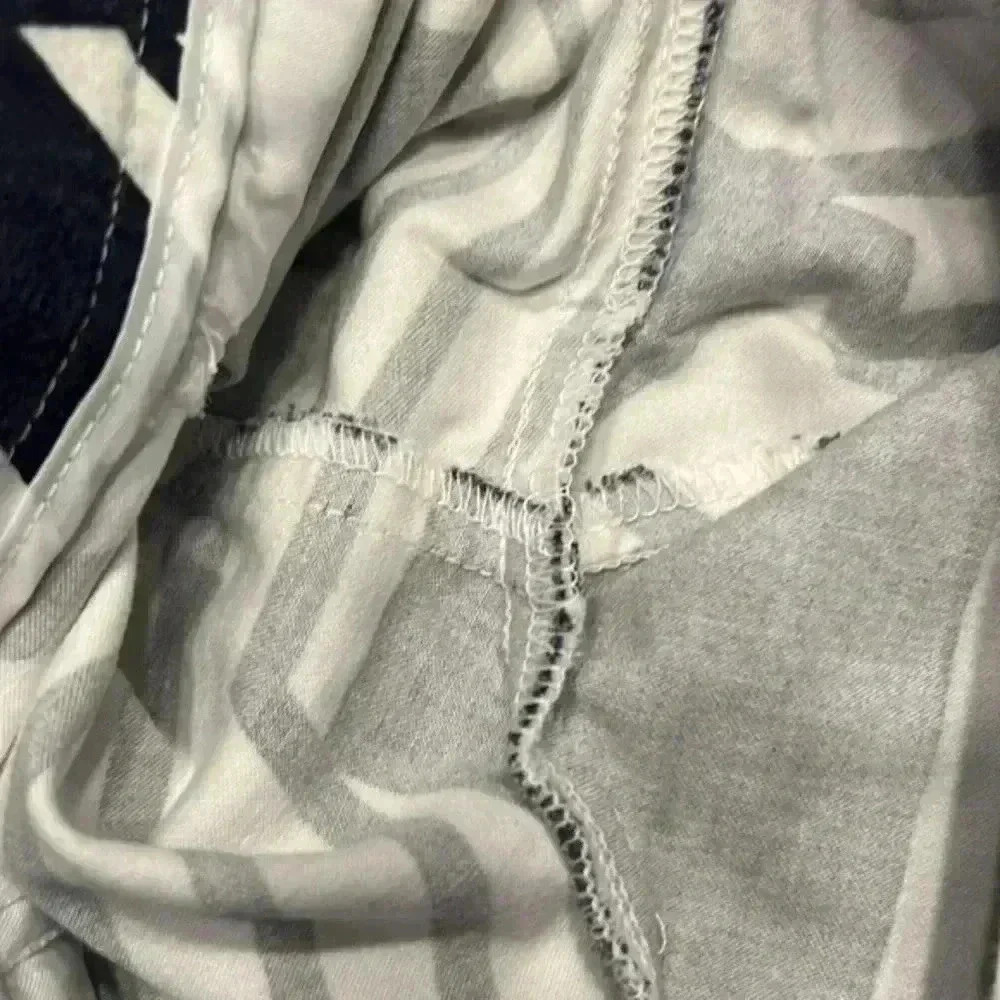 New York & Company Navy and White Abstract Print Cropped Pants Capris Size 6 - Picture 7 of 8